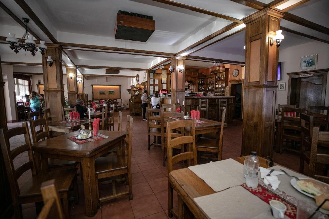 Pensiune Restaurant Route60 Ciucea Exteriér fotografie